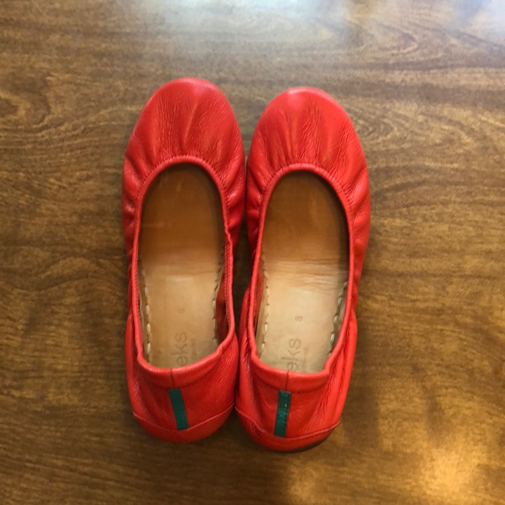Gorgeous GUC pair of size 8 🌹poppy 🌺Tieks!